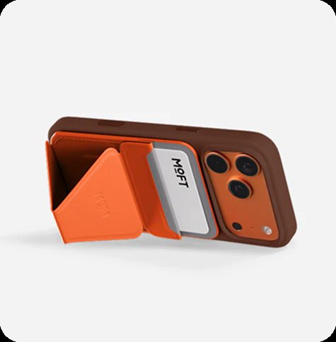 Картхолдер MOFT Snap-On раскладывается в подставку для iPhone